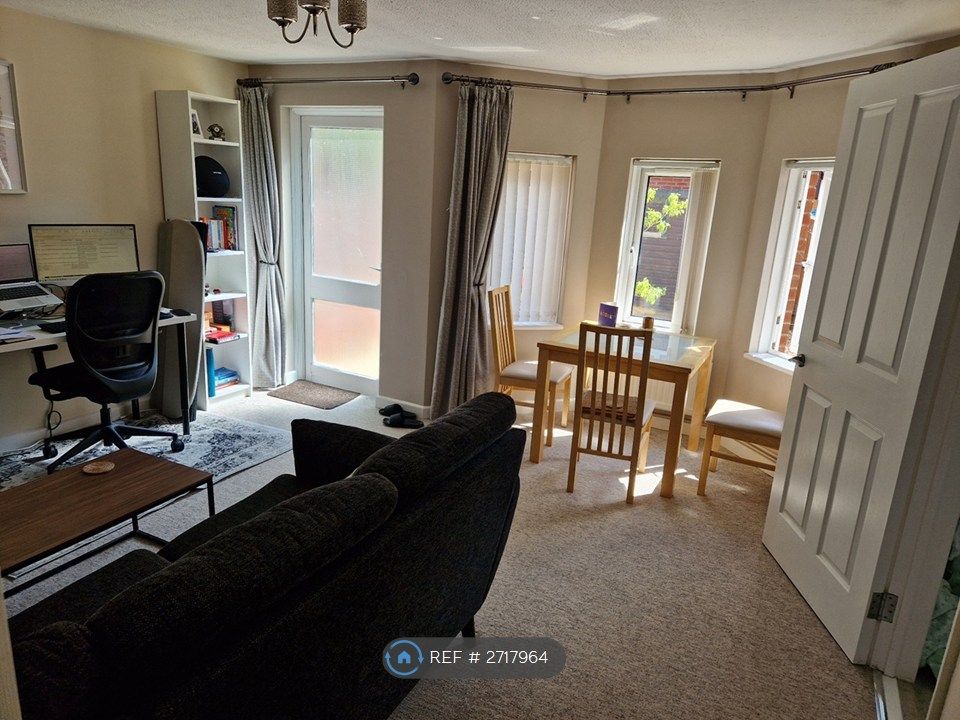 Property photo 2 of 10 Living Room