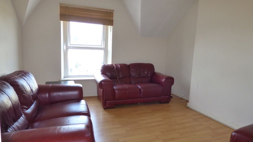 Property photo 2 of 7 Living Room