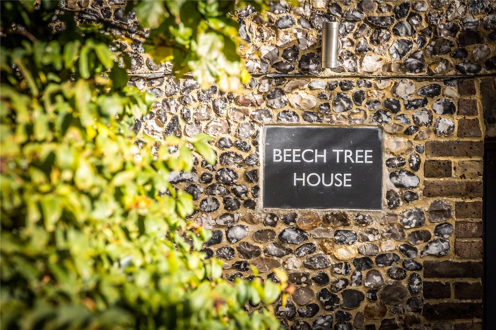 Property photo 2 of 43 House. Partnership