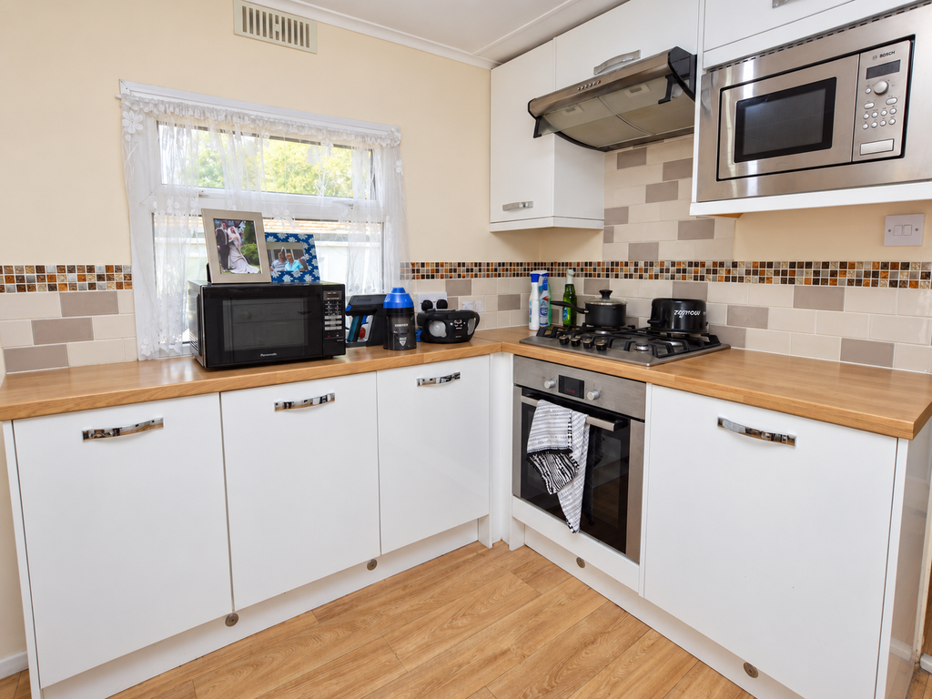 Property photo 3 of 7 Bright Modern L-Shaped Kitchen Interior