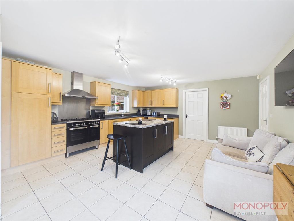 Property photo 3 of 31 Cam01943G0-Pr0619-Still010.Jpg