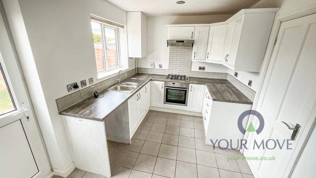 Property photo 3 of 14 Kitchen/Dinnig Room