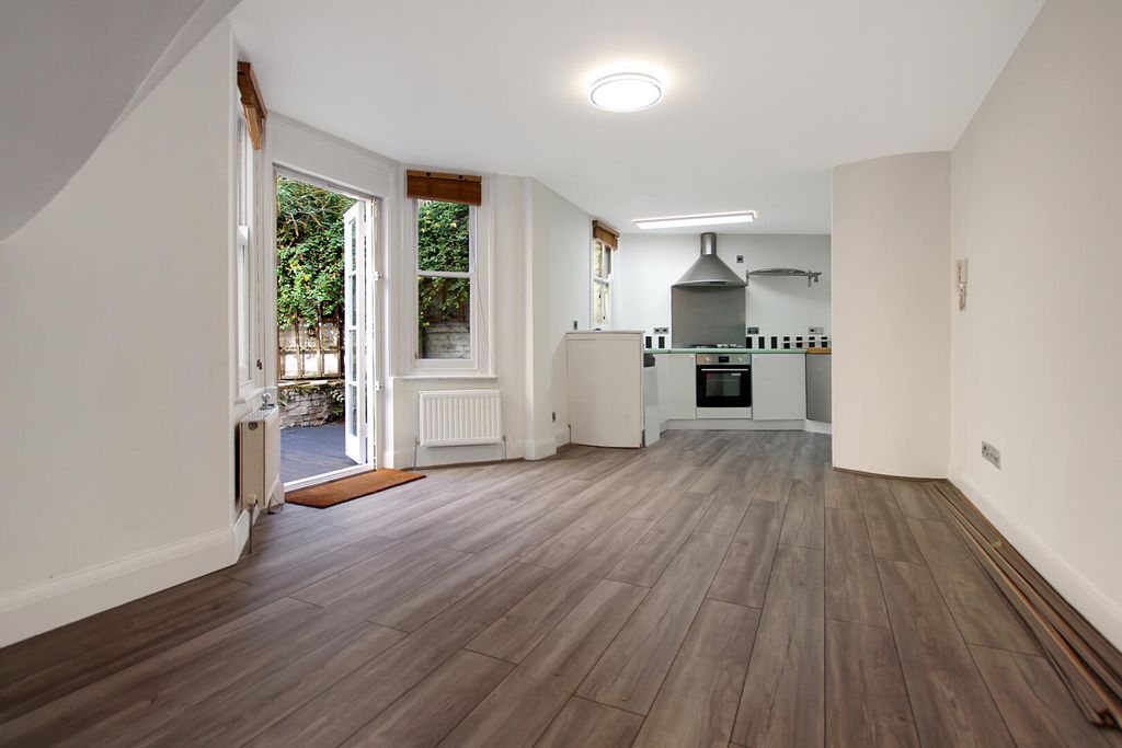 Property photo 2 of 10 Kitchen