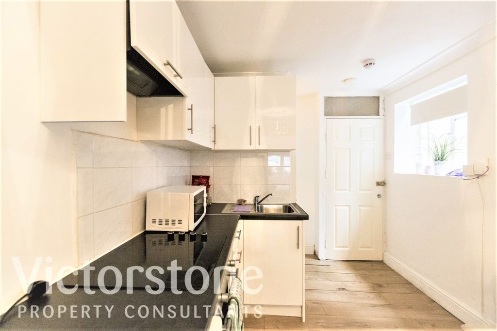 Property photo 1 of 8 1308673