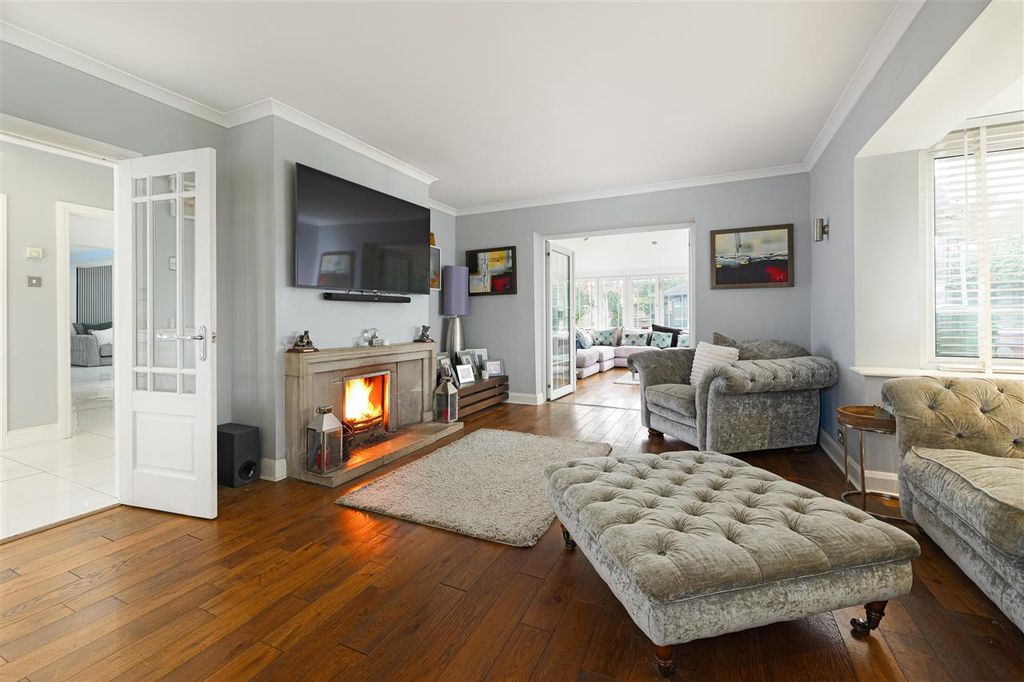 Property photo 3 of 32