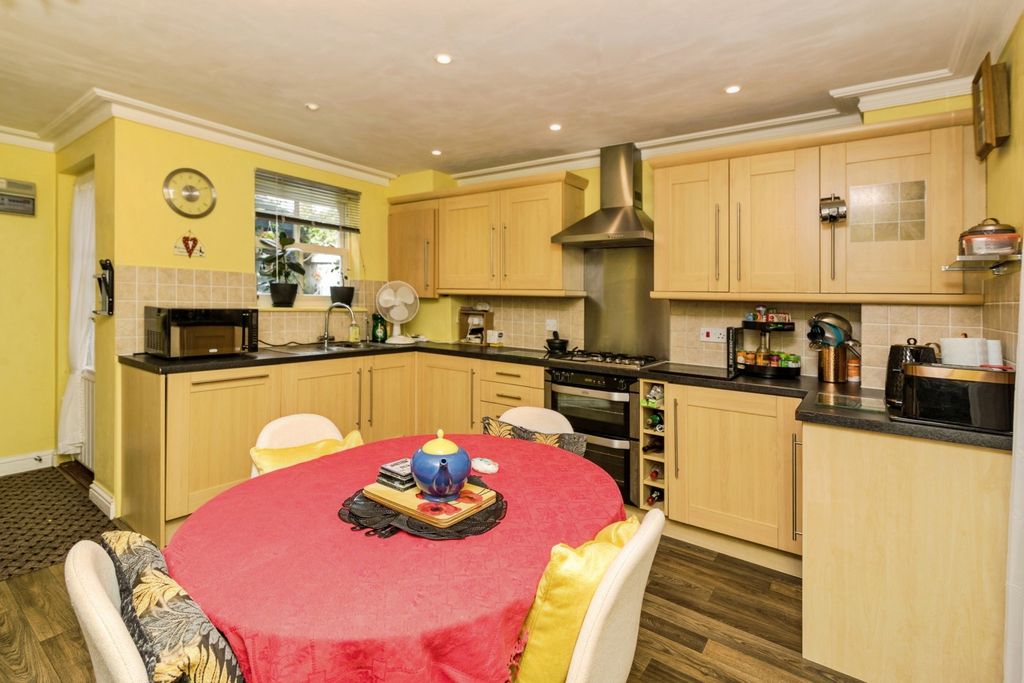 Property photo 2 of 17 Kitchen