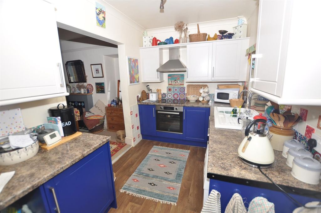 Property photo 3 of 22 Kitchen