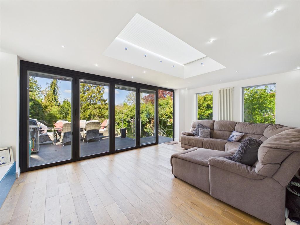 Property photo 3 of 25 Cam01563G0-Pr0234-Still012.Jpg