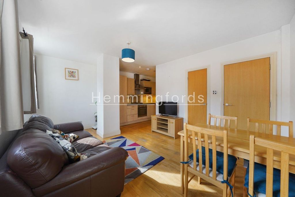 Property photo 2 of 13 Flat 2 Montgomery, 81-89 Farringdon Road - Tpwfjid