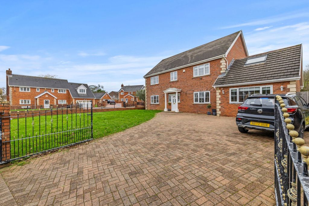 Property photo 3 of 36