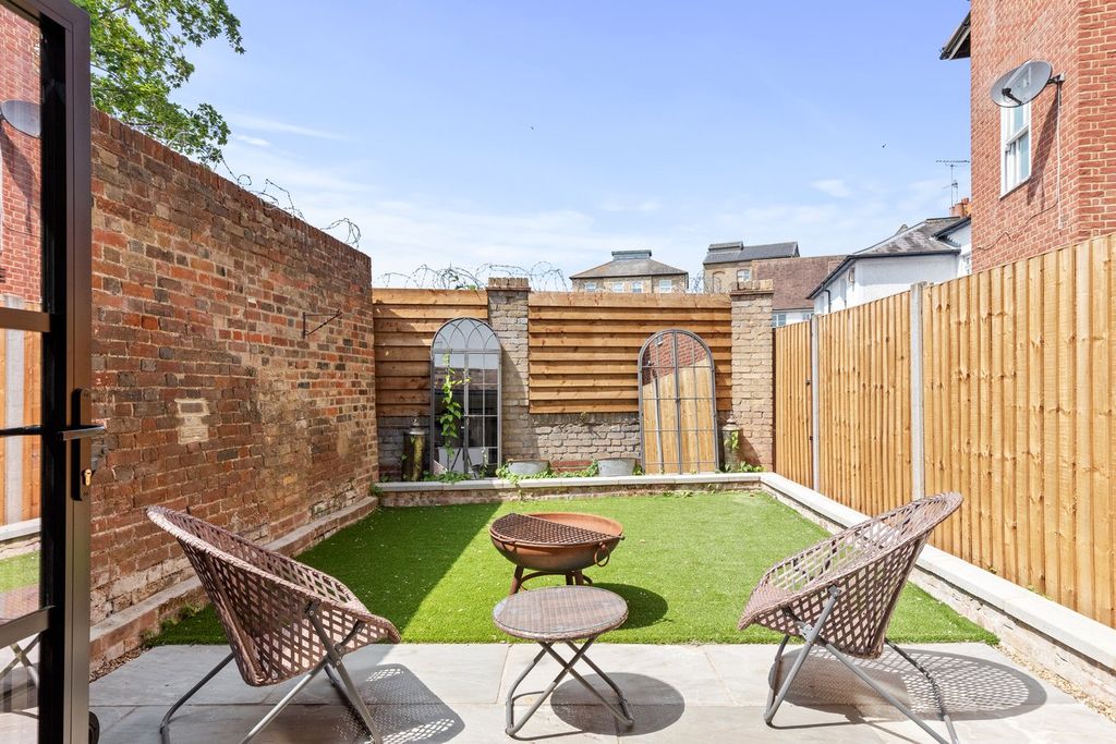 Property photo 3 of 40