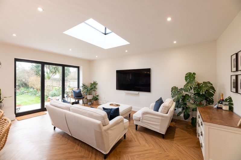 Property photo 3 of 25 Lounge