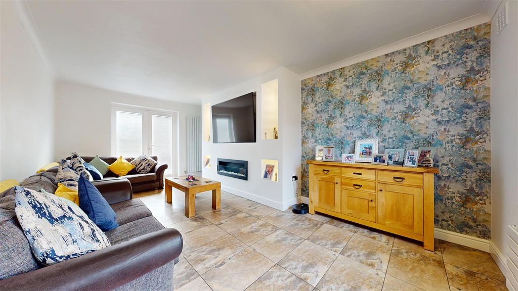 Property photo 3 of 25 Singleton Avenue Living Room