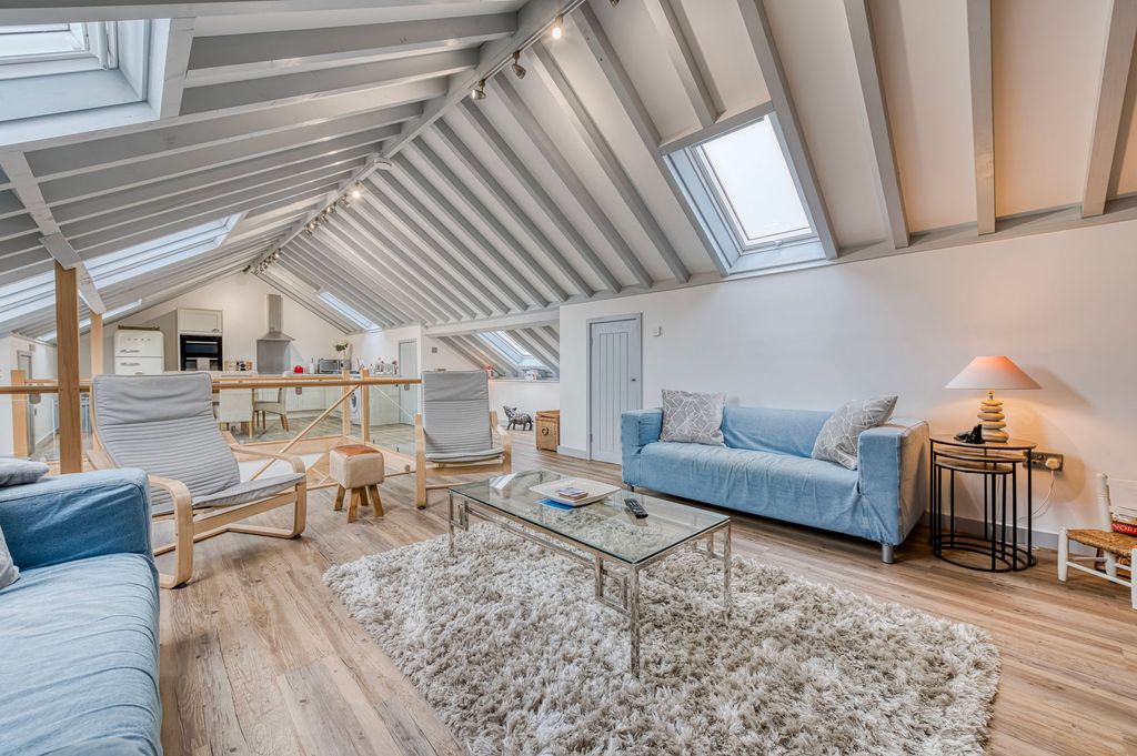 Property photo 2 of 26