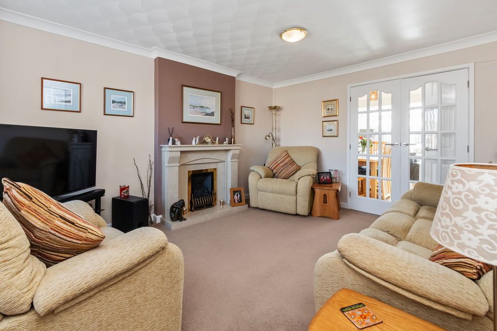 Property photo 2 of 31