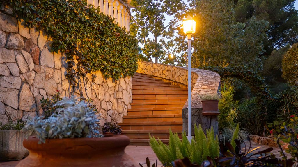 Property photo 3 of 29 03-82902 Small-7.Jpg