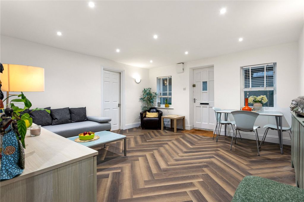 Property photo 2 of 14 Picture No. 24