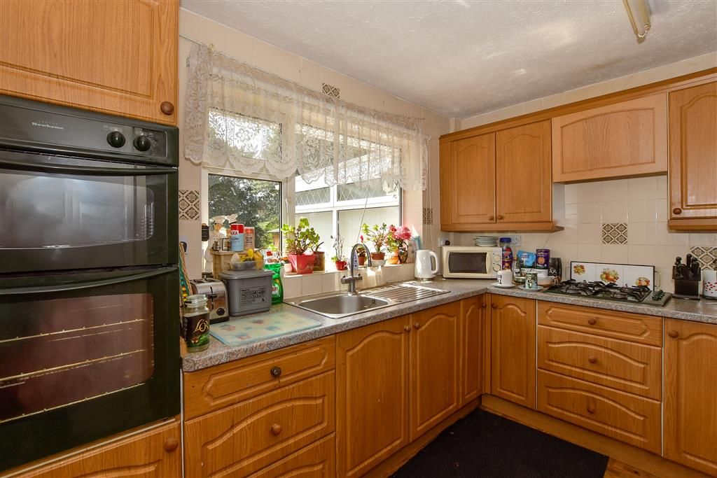 Property photo 3 of 7 Kitchen