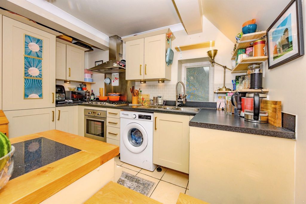 Property photo 2 of 13