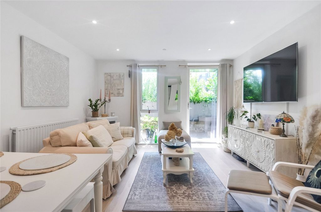 Property photo 3 of 16 Picture No. 17