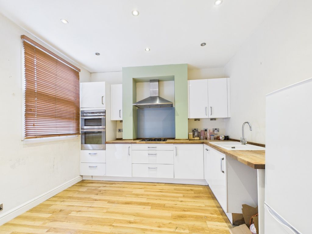 Property photo 2 of 10 4805575