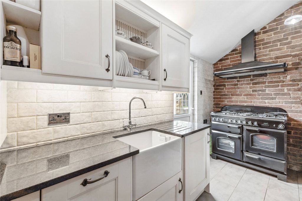 Property photo 3 of 13 Kitchen