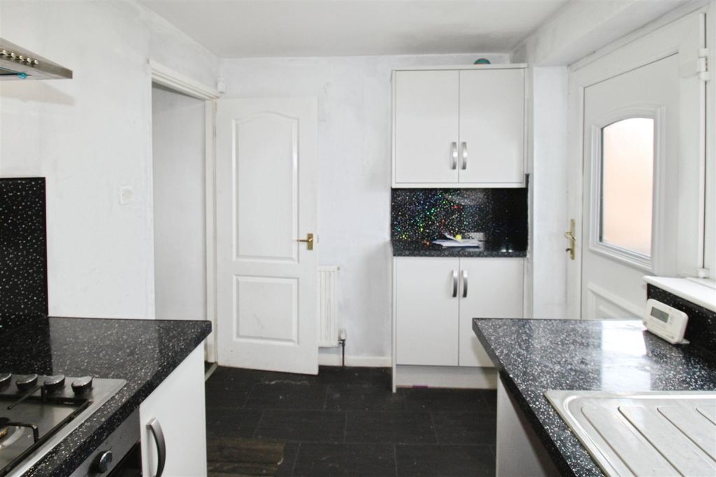 Property photo 3 of 14 Kitchen