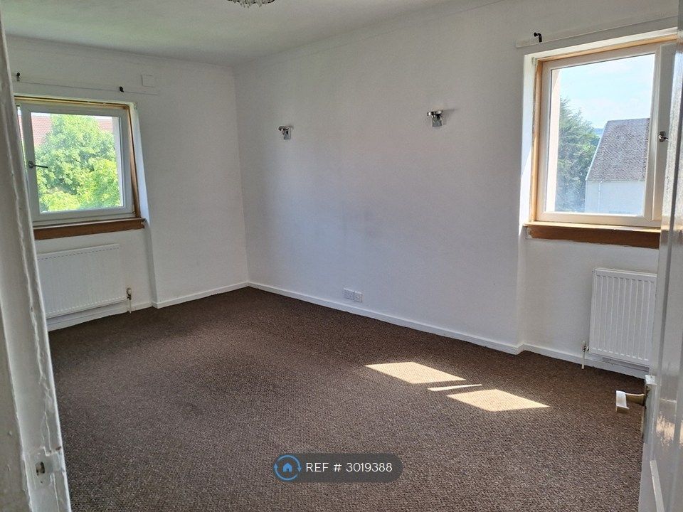 Property photo 3 of 16 Living Room