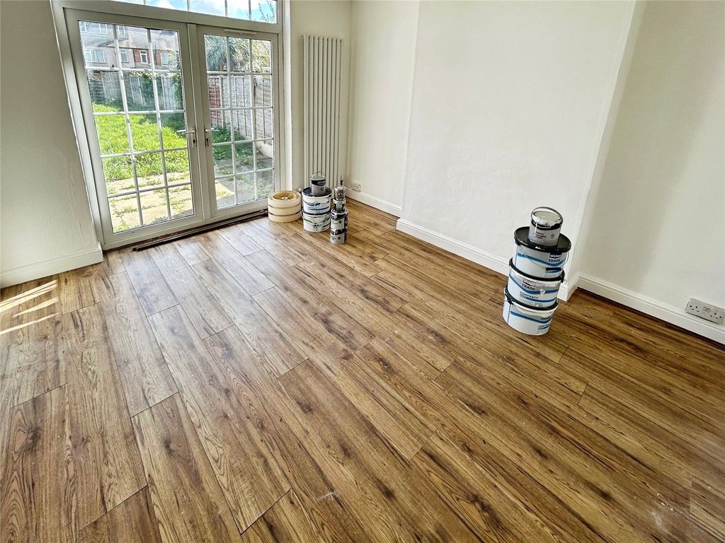 Property photo 3 of 9 Picture No. 22