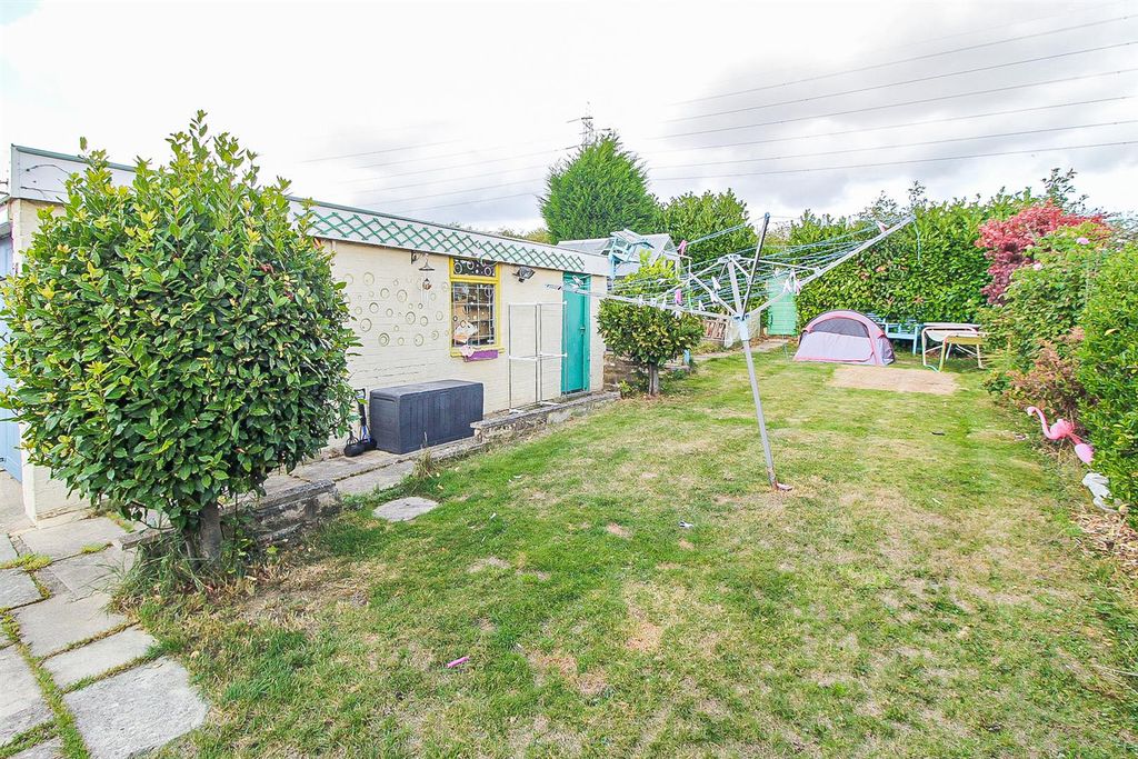 Property photo 2 of 8 Outside