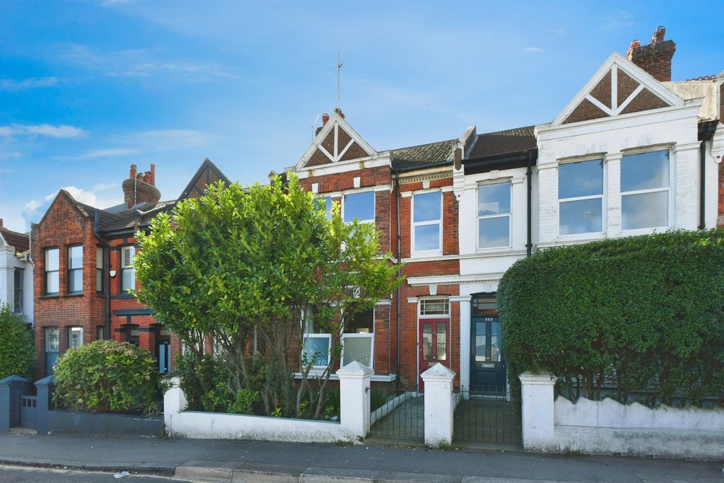 Property photo 1 of 17