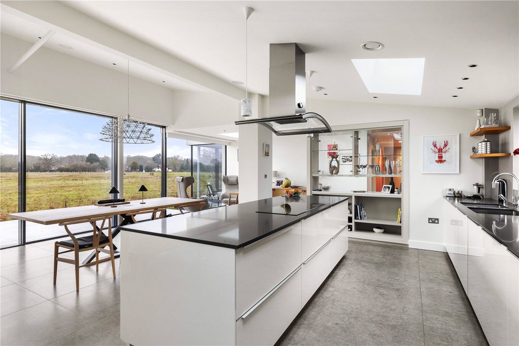 Property photo 2 of 40 Kitchen/Dining