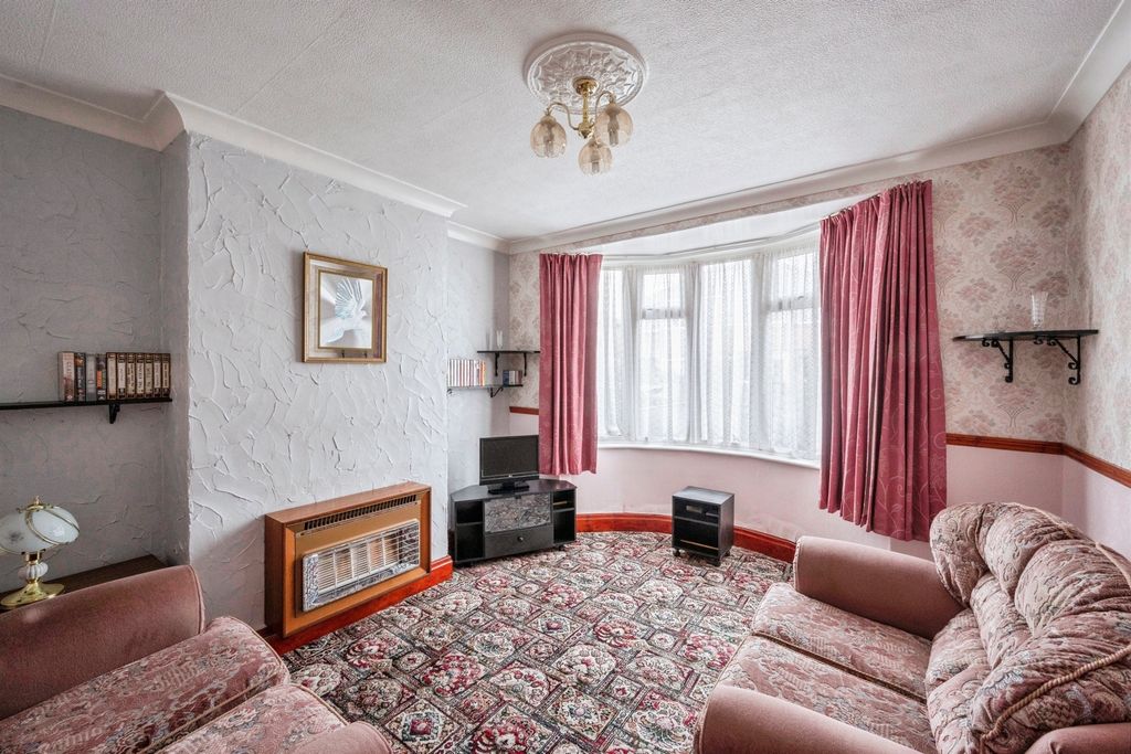 Property photo 3 of 14