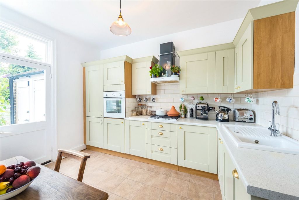 Property photo 2 of 9 Kitchen