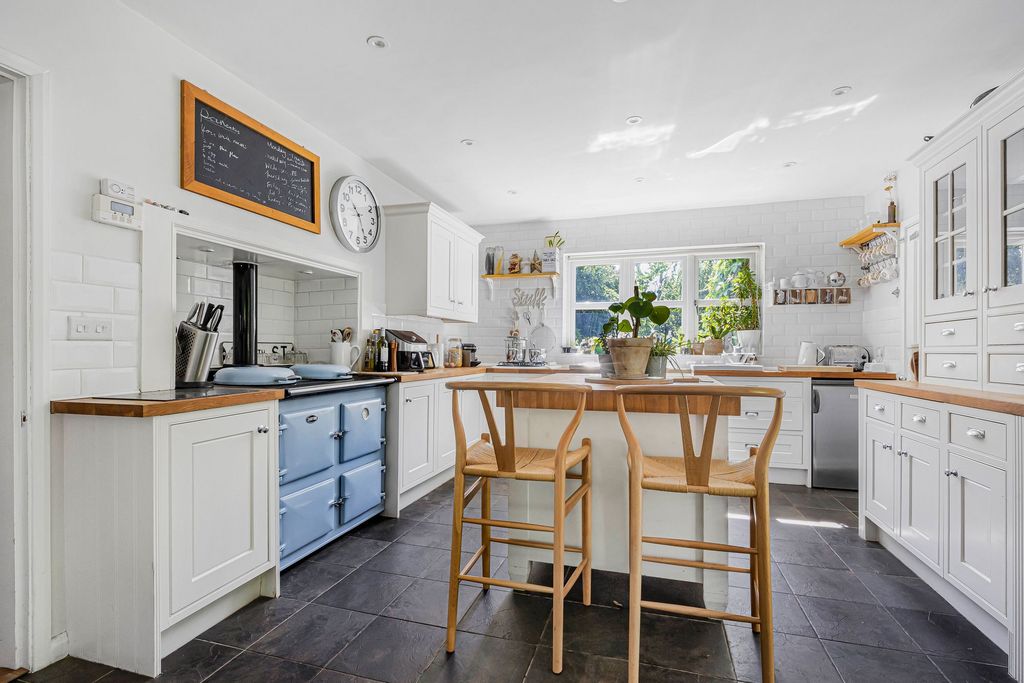 Property photo 3 of 21