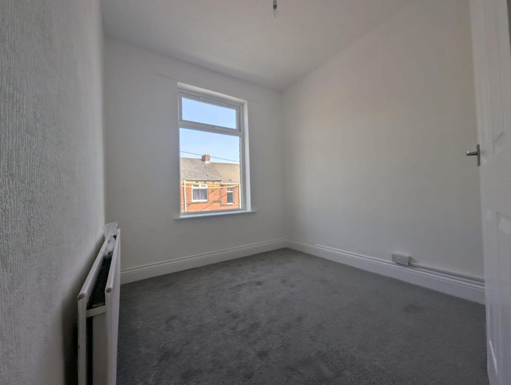 Property photo 3 of 8 Bedroom
