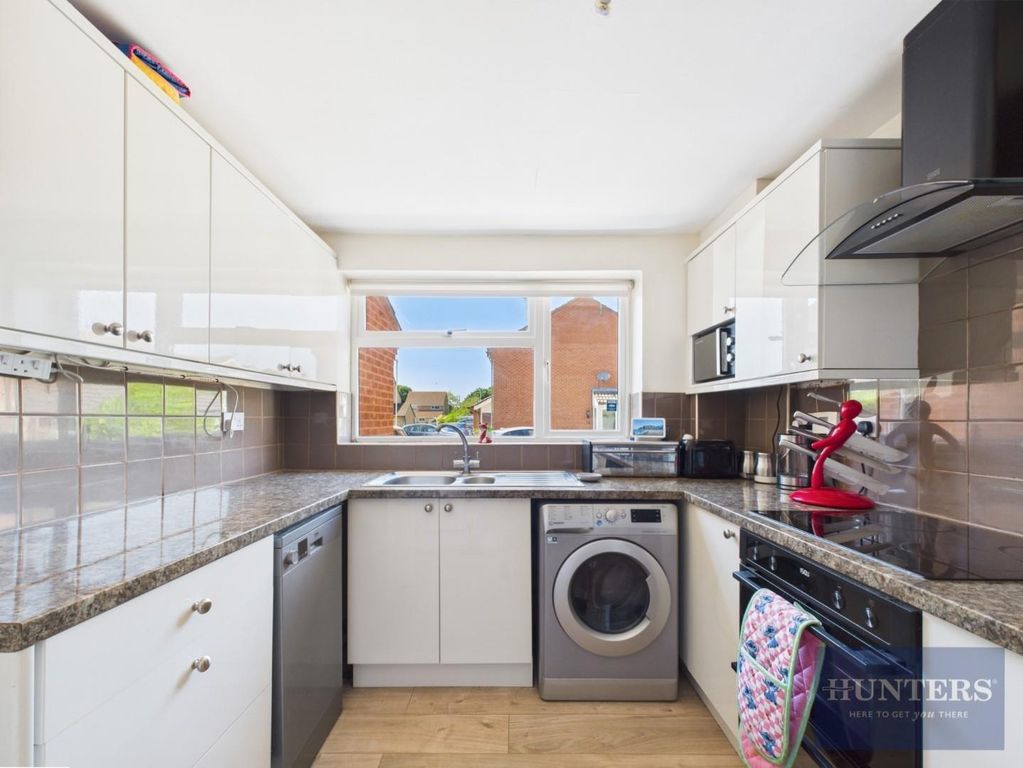 Property photo 3 of 16 Kitchen