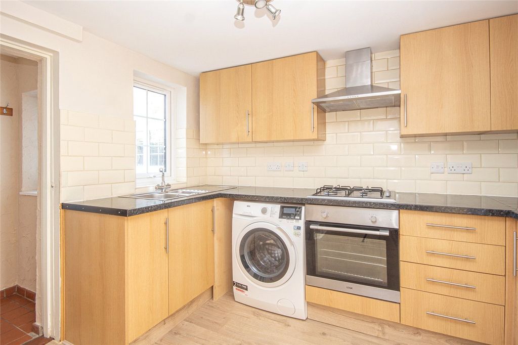 Property photo 3 of 9 Kitchen