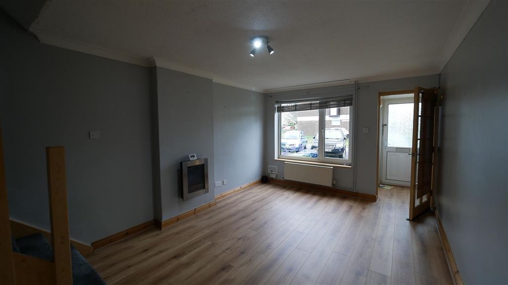 Property photo 3 of 10 Entrance Porch