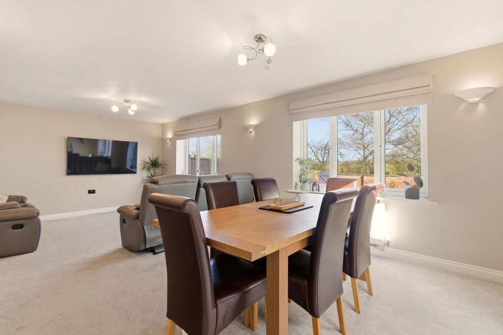 Property photo 3 of 24 Dining Room