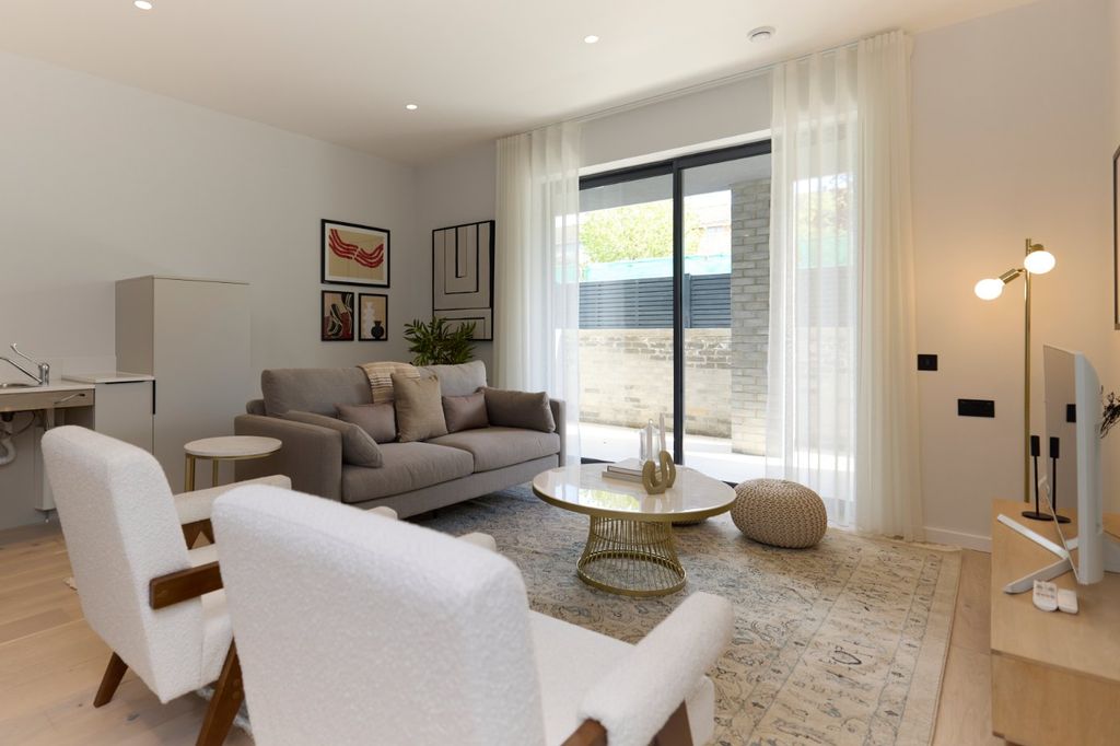 Property photo 1 of 8 Picture No. 01