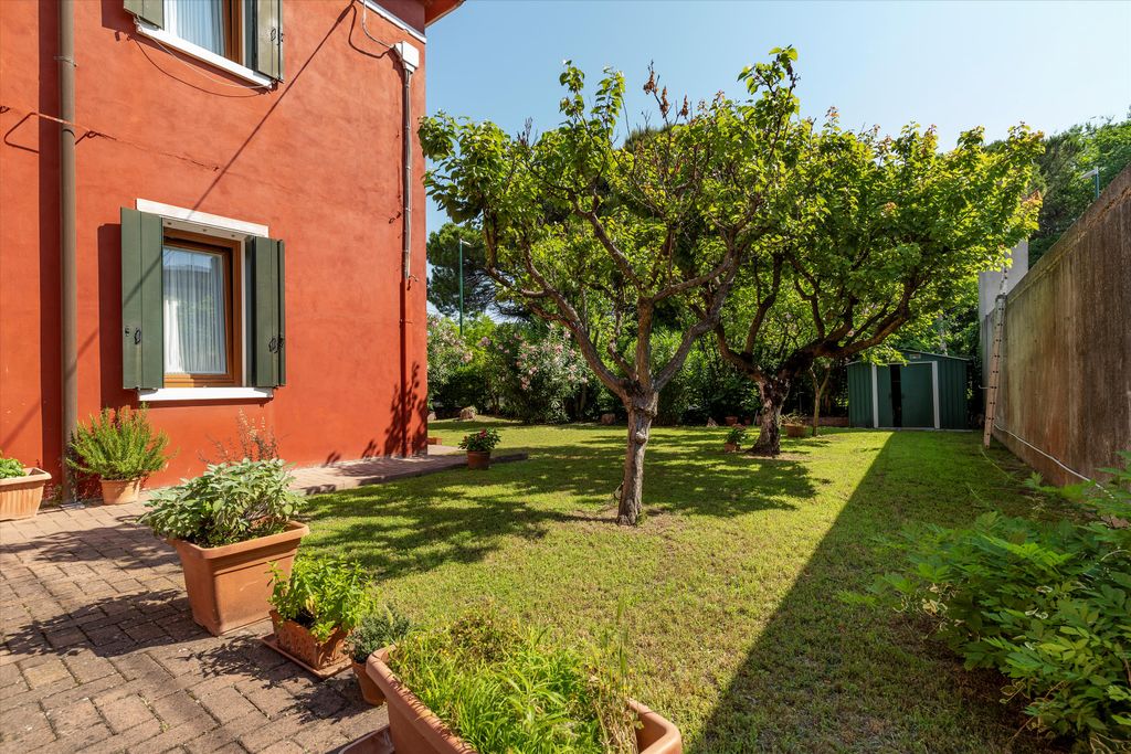 Property photo 2 of 27 Image