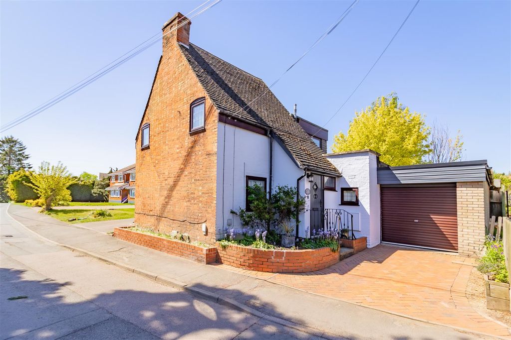 Property photo 1 of 32
