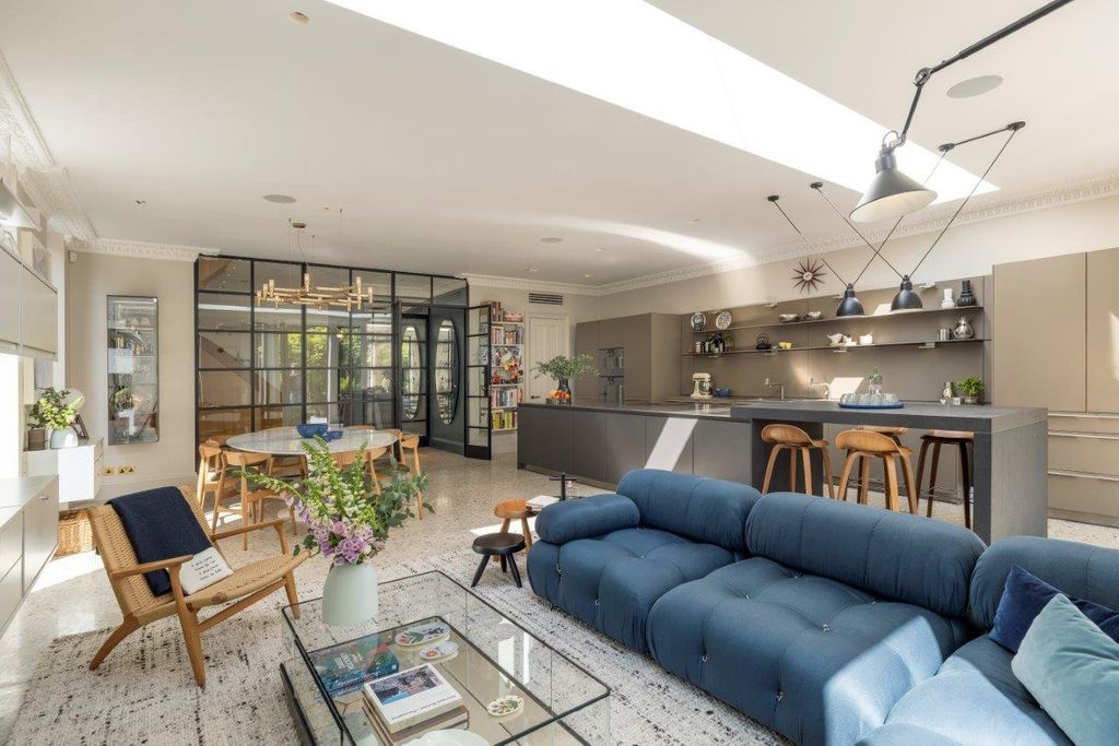 Property photo 3 of 16 Picture No. 22