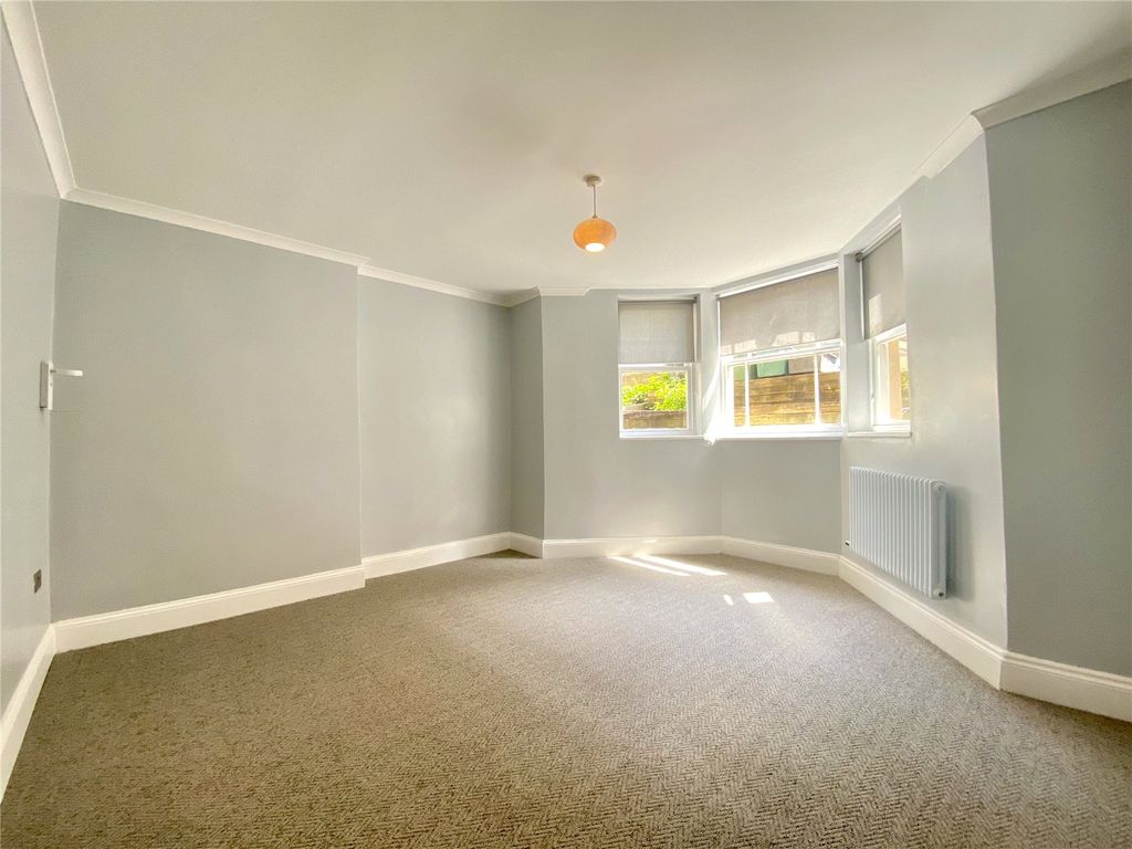 Property photo 2 of 18 Picture No. 17