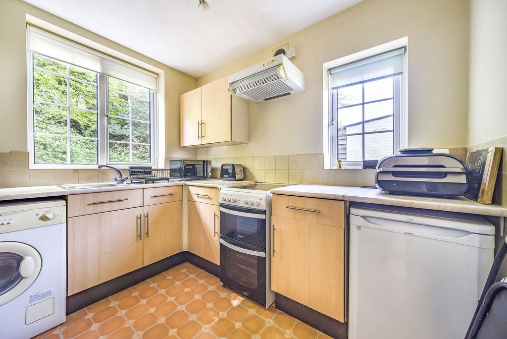 Property photo 3 of 6 Kitchen