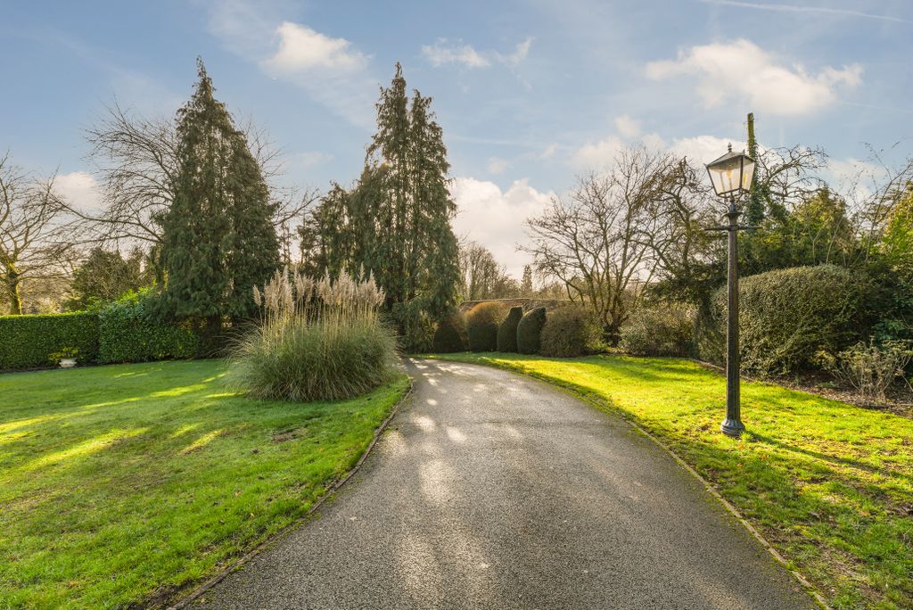 Property photo 3 of 43