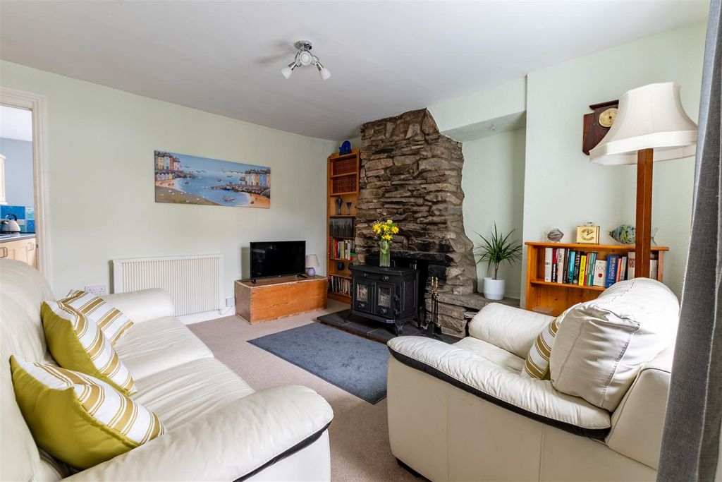 Property photo 3 of 11