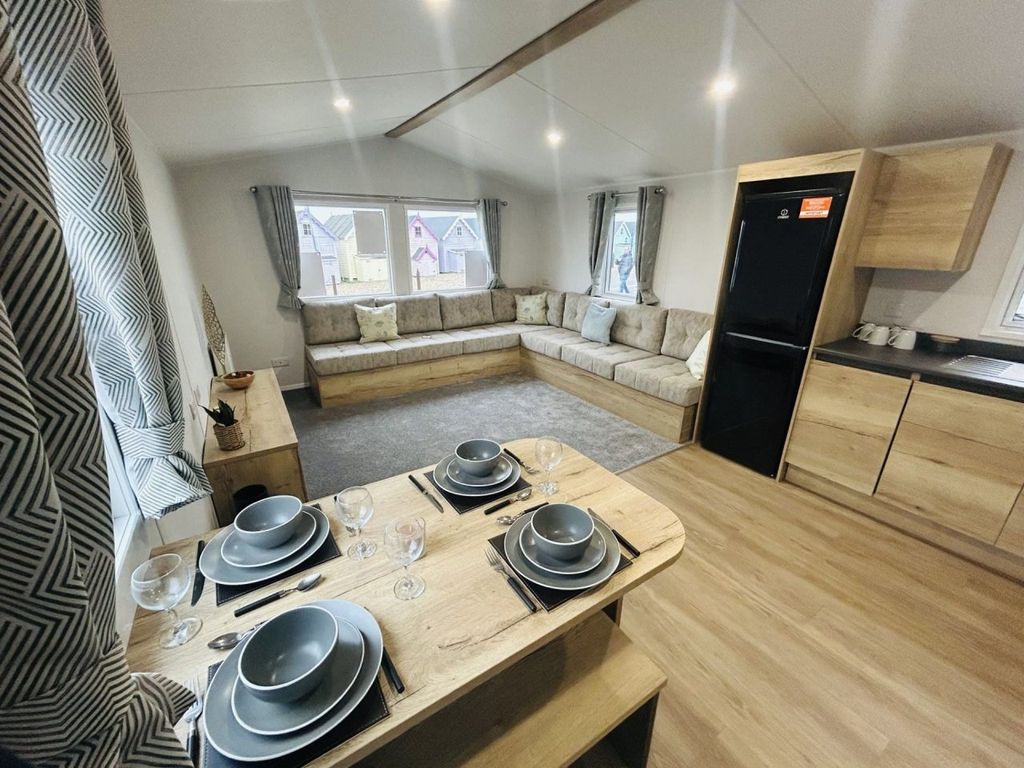 Property photo 1 of 7 - Willerby Midhurst For Sale