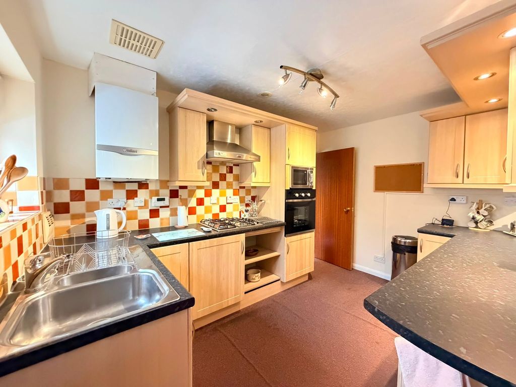 Property photo 3 of 18